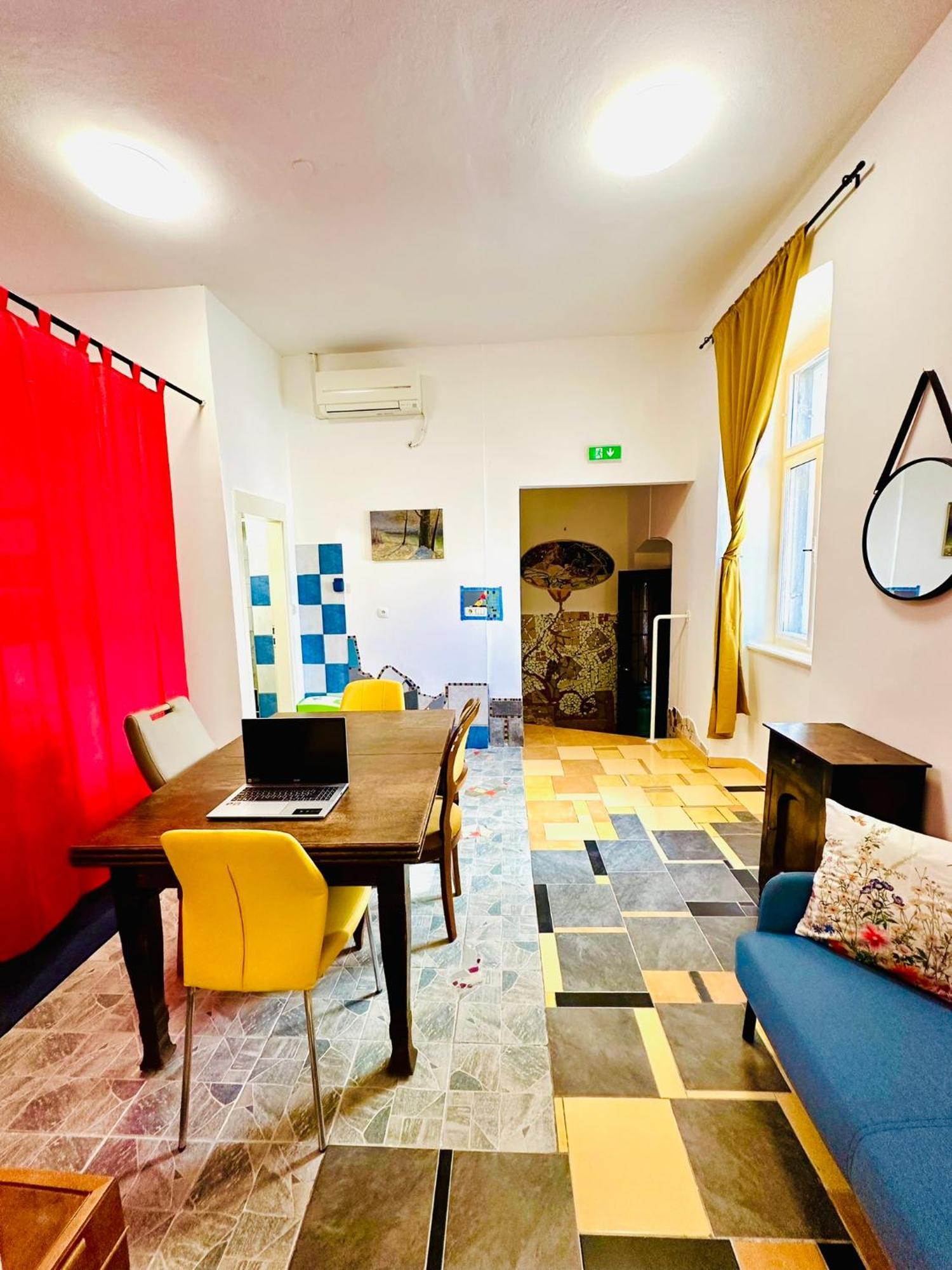 Hostel Art & Joy بولا المظهر الخارجي الصورة