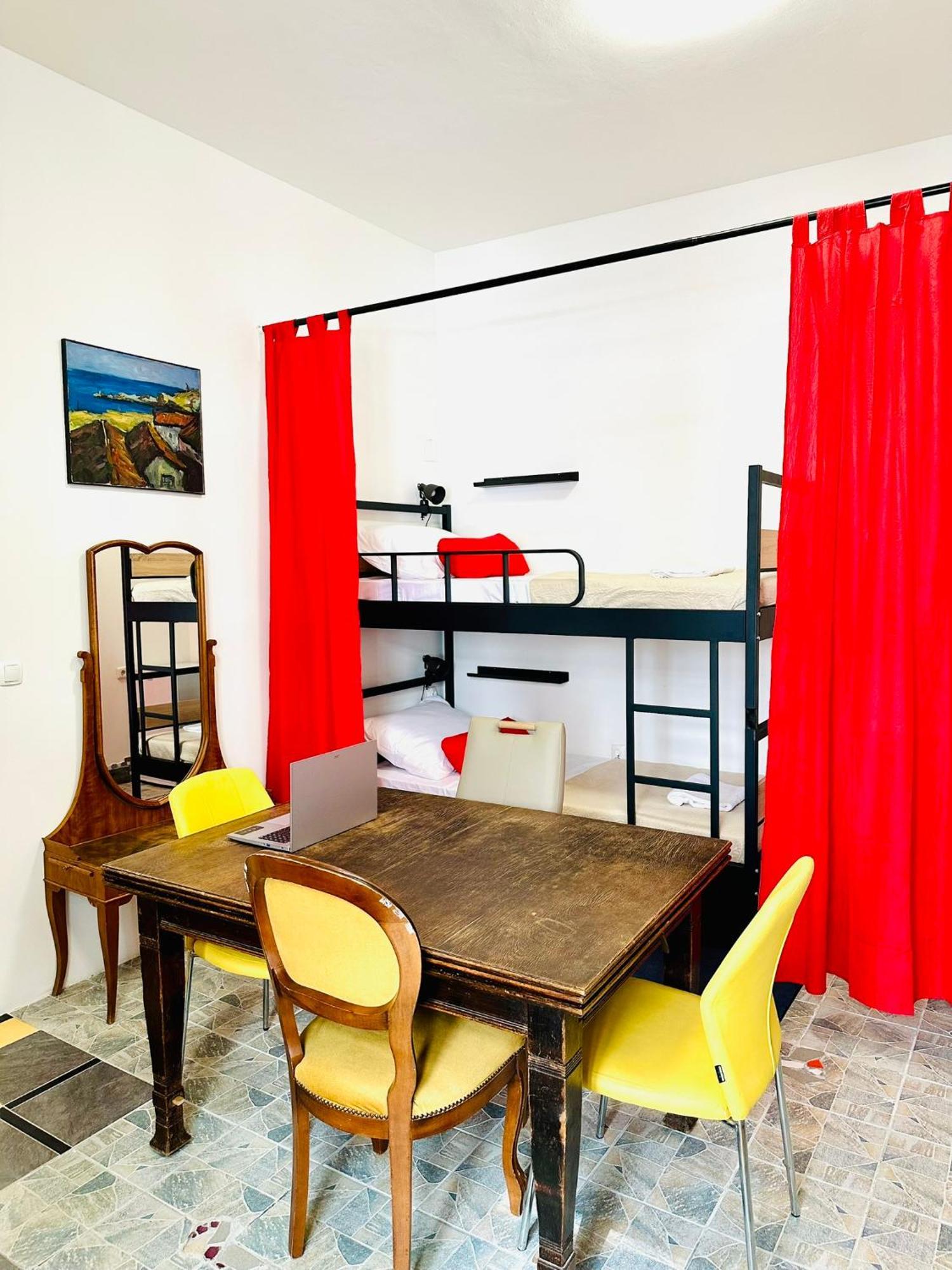 Hostel Art & Joy بولا المظهر الخارجي الصورة